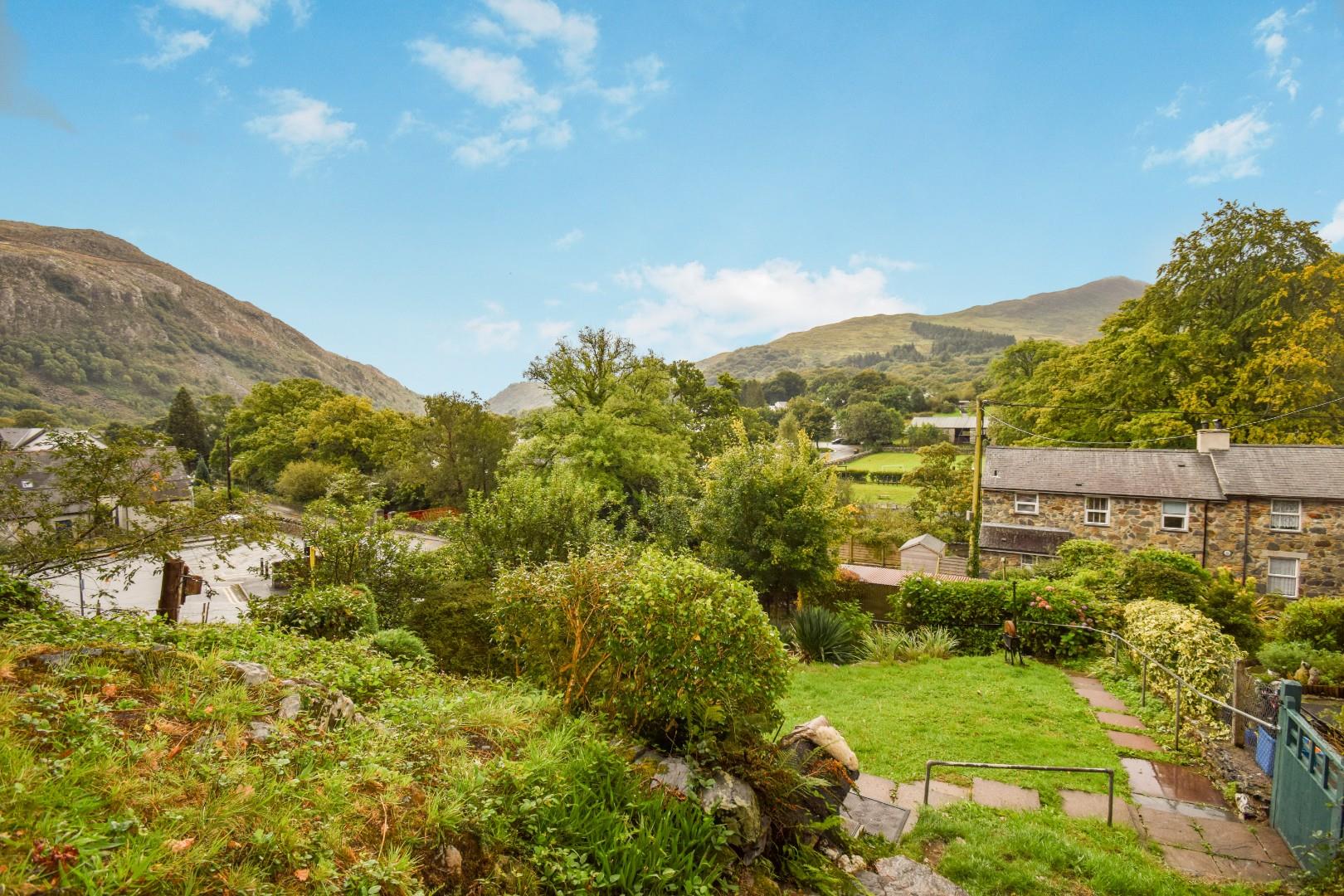 Tom Parry Caernarfon Road, Beddgelert, Caernarfon